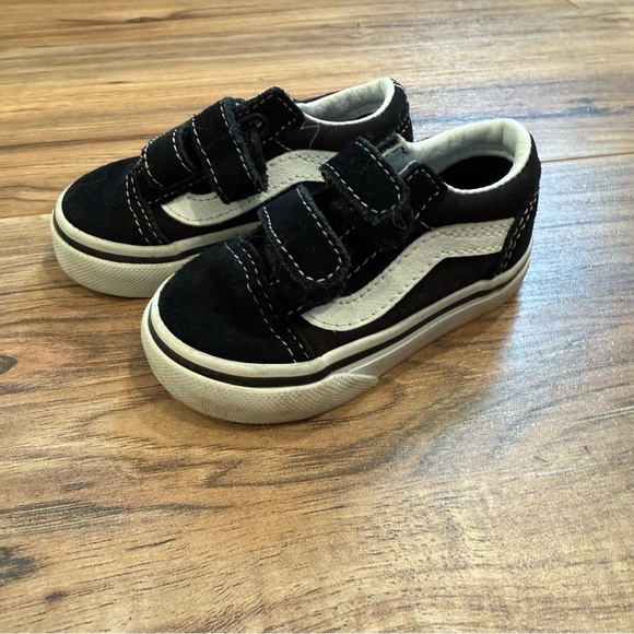 Vans Black and White Old Skool Sneakers Classic Skate Style - Picture 4 of 9
